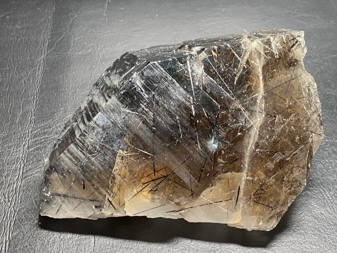 ザギマウンテンクォーツ　ザギ水晶　ザキ鉱山　エジリン　873gラビカイト入り