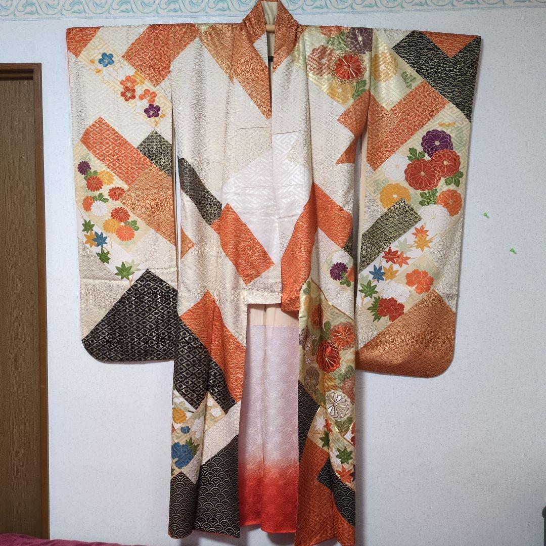 振袖 オレンジ他 青海沼 菊 紅葉 梅 　金刺しゅう入り
