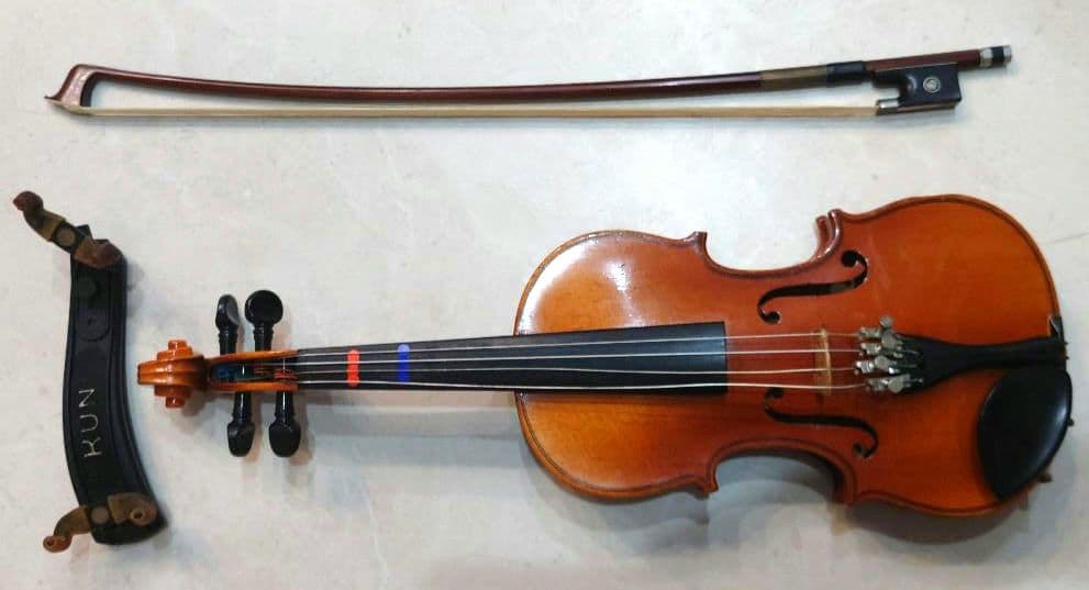 SUZUKI　分数バイオリン1/10 弓・ケース・肩当て付き