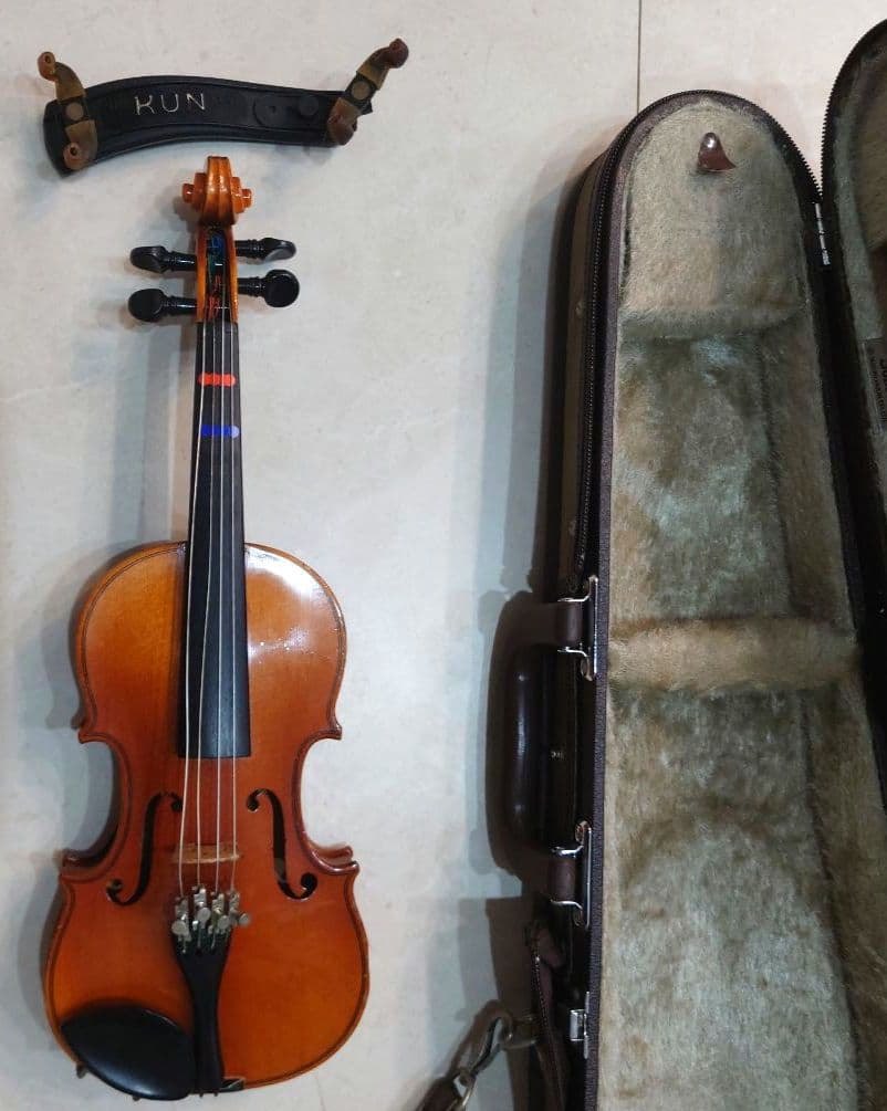 SUZUKI　分数バイオリン1/10 弓・ケース・肩当て付き
