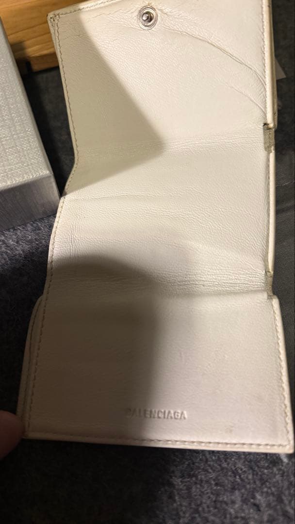 バレンシアガ グラフィティ ペーパーミニウォレット 三つ折り 財布 ホワイト系