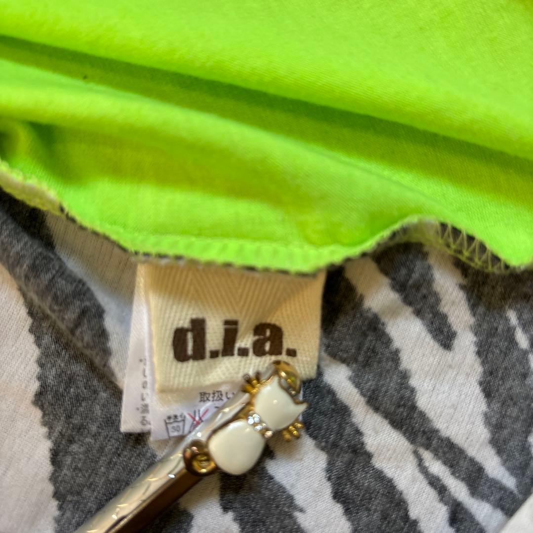 d.i.a. 平成ギャルy2k バックオープンゼブラ柄ラメロゴタンクトップ