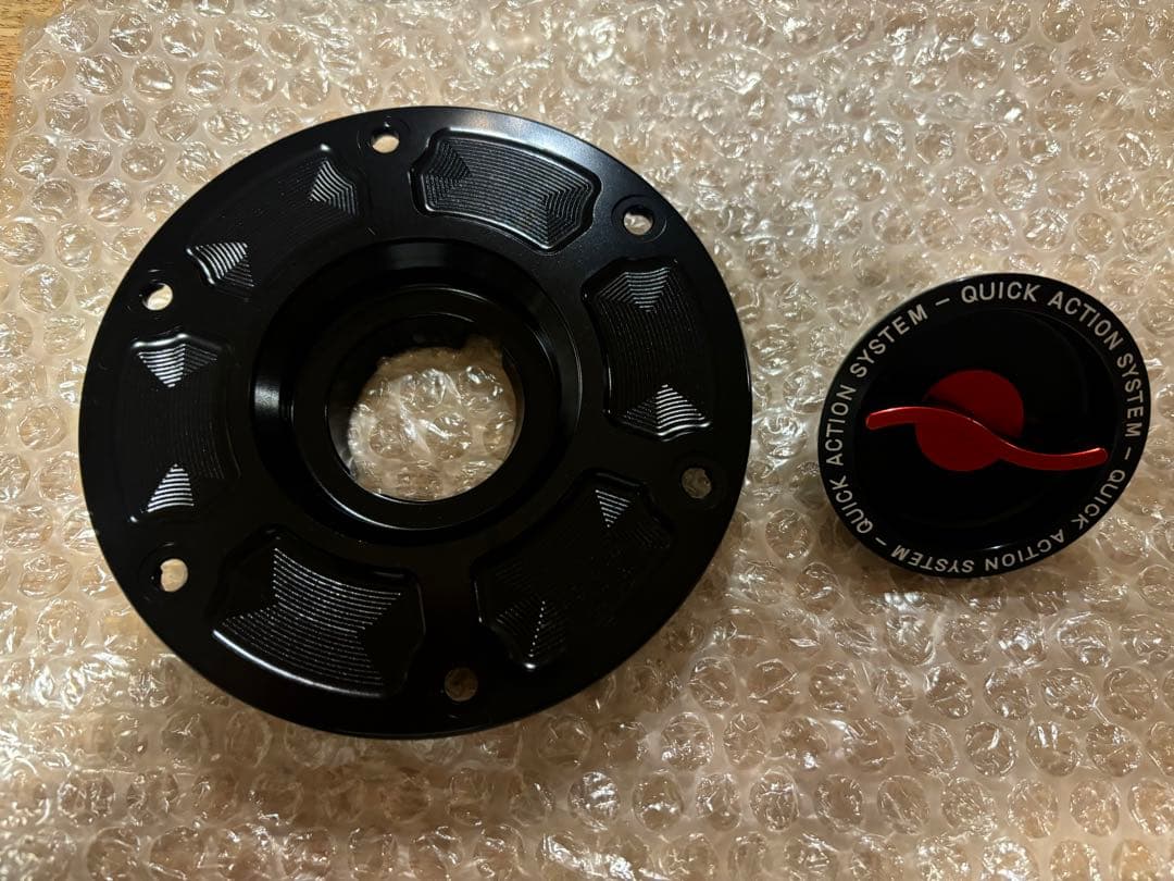 アコサット　タンクキャップ　KTM SUPER DUKE-R