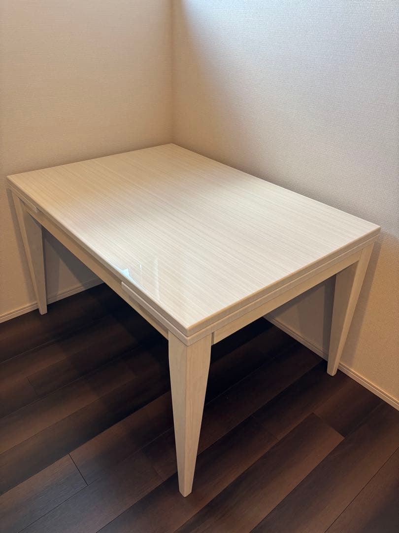 ダイニングテーブル　白　東京インテリア　高級感　 送料のみ価格です‼️120サイズ