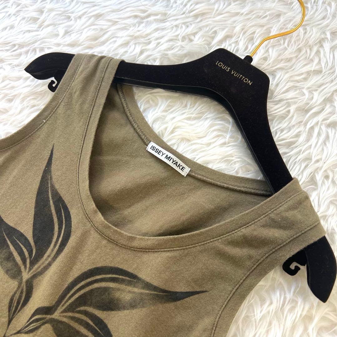 イッセイミヤケ／ISSEY MIYAKE レディース 花柄 タンクトップ