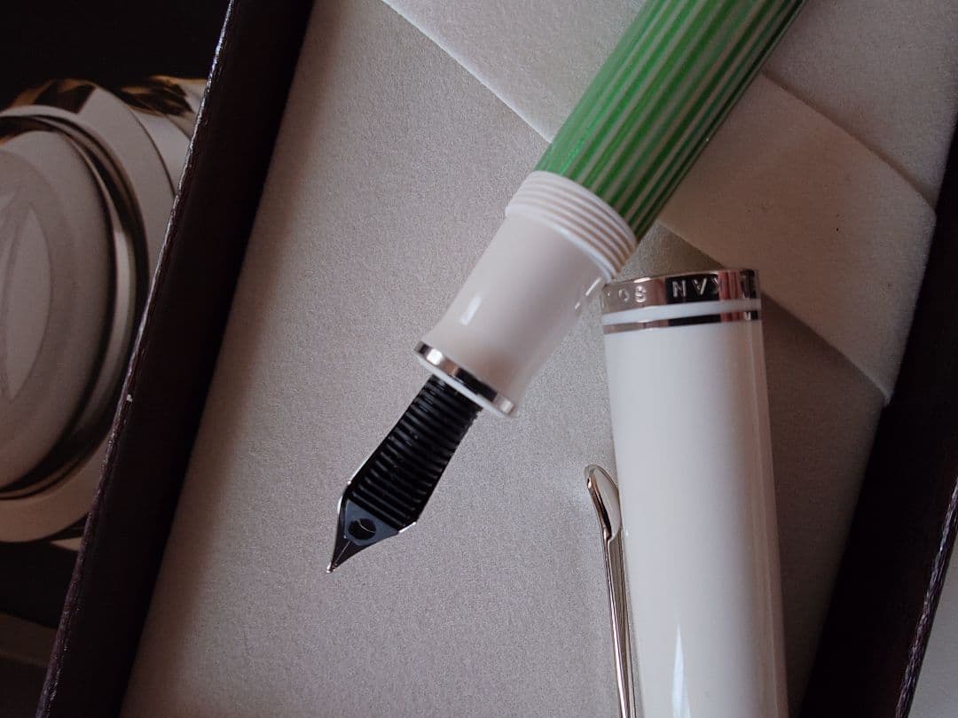 ペリカン万年筆　スーベレーンM605グリーンホワイト ペン先EF 14金