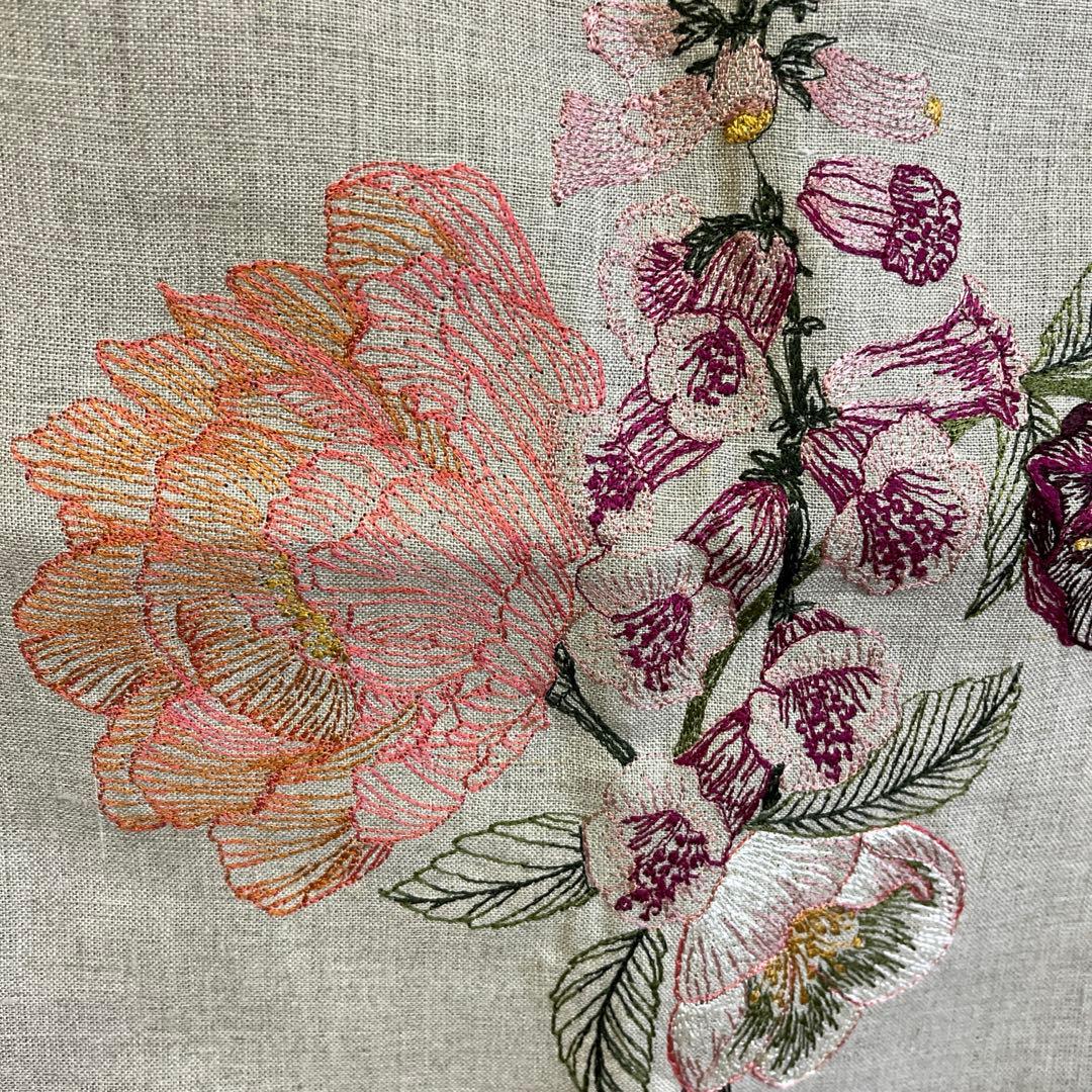 Coral & Tuskクッションカバー 40x40 Blush Bouquet