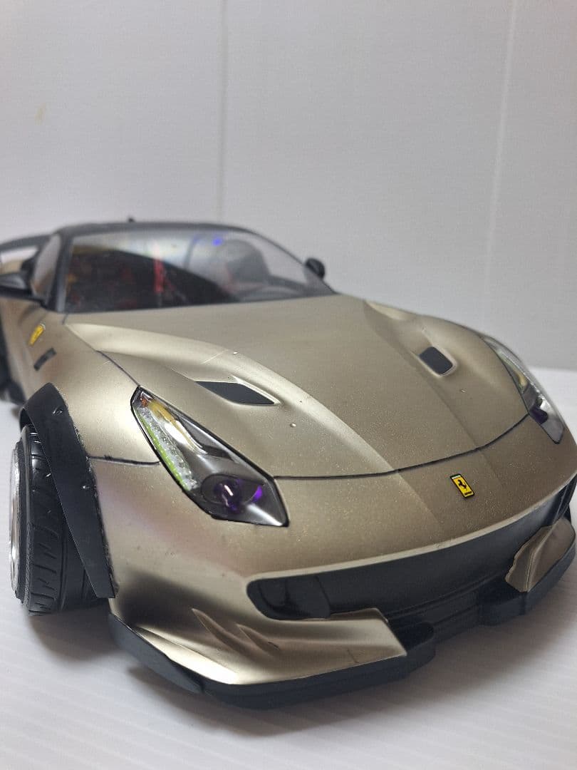 10分の1ラジコンボディ、フェラーリF12