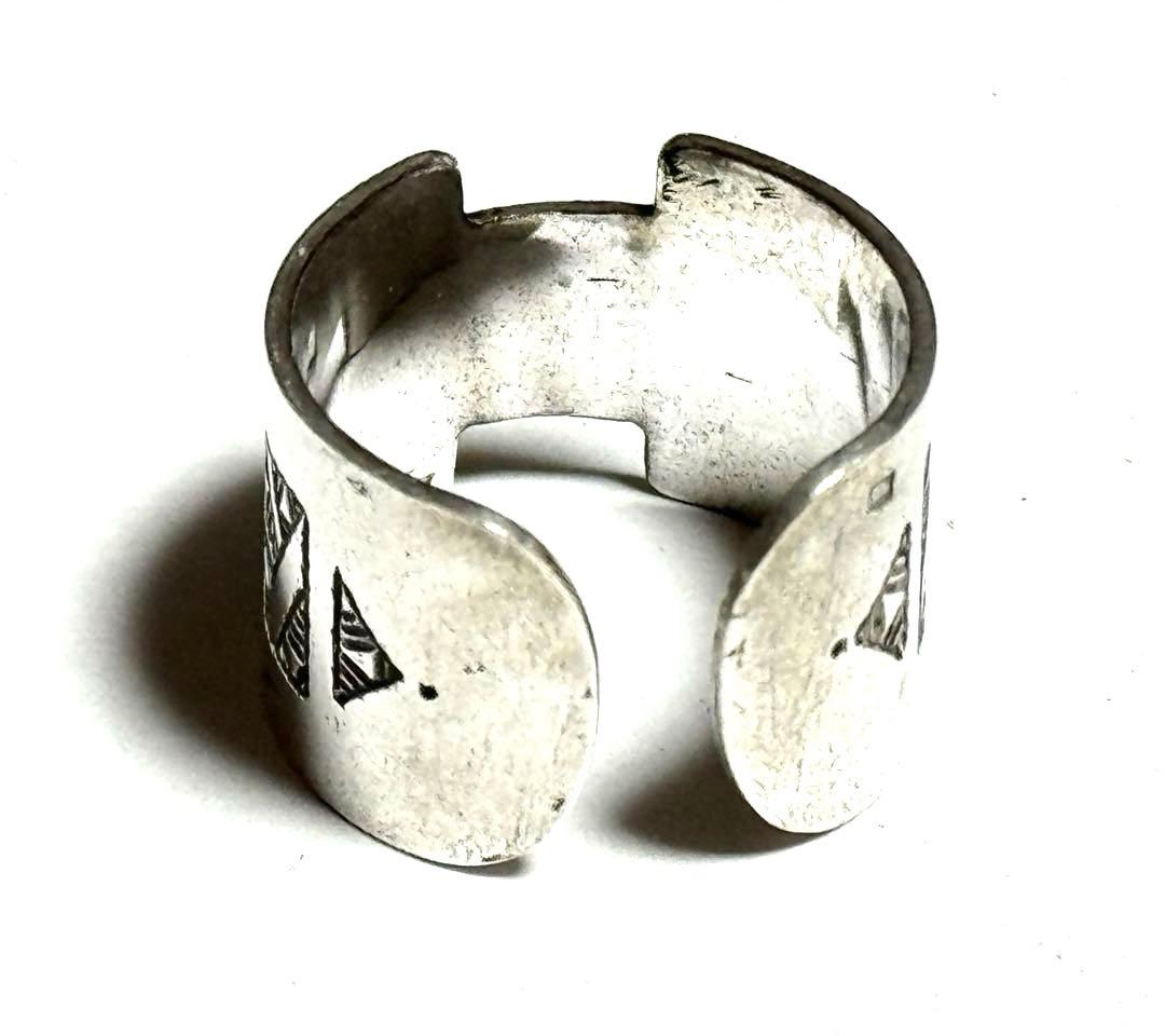 サハラ砂漠　トゥアレグ族　ハンドメイド　シルバーリング