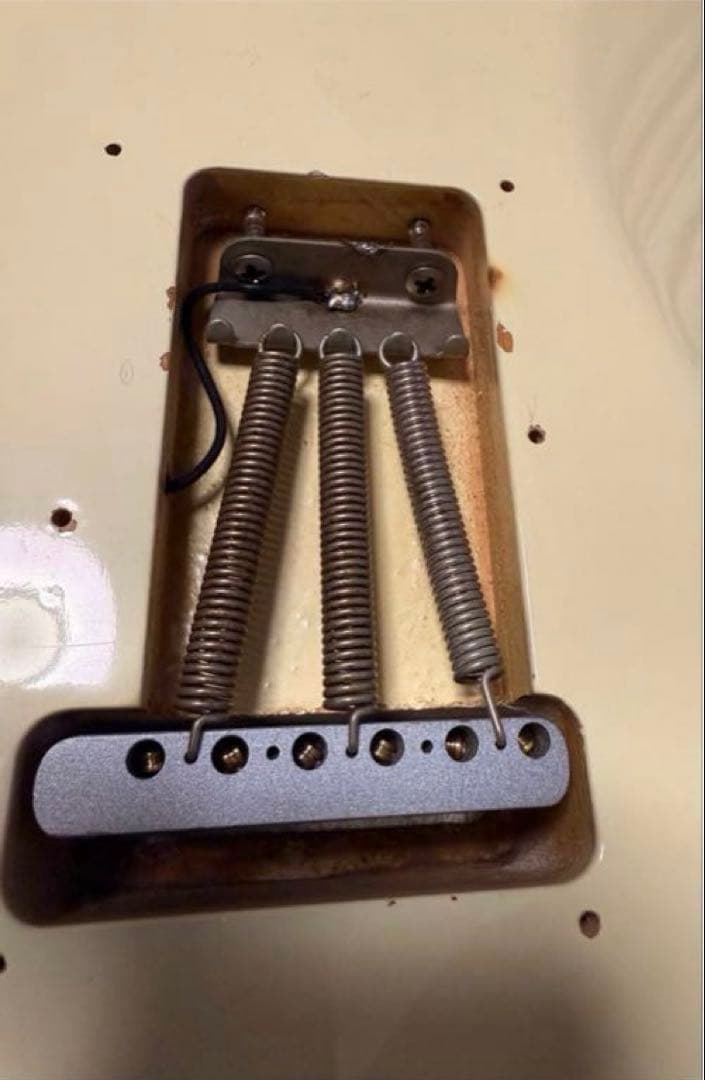 Fenderボディ・Squireネック ストラトキャスター ラージヘッド