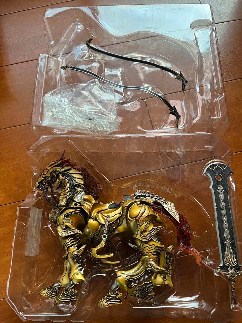 魔戒可動黄金騎士ガロ&魔導馬ゴウテンセット