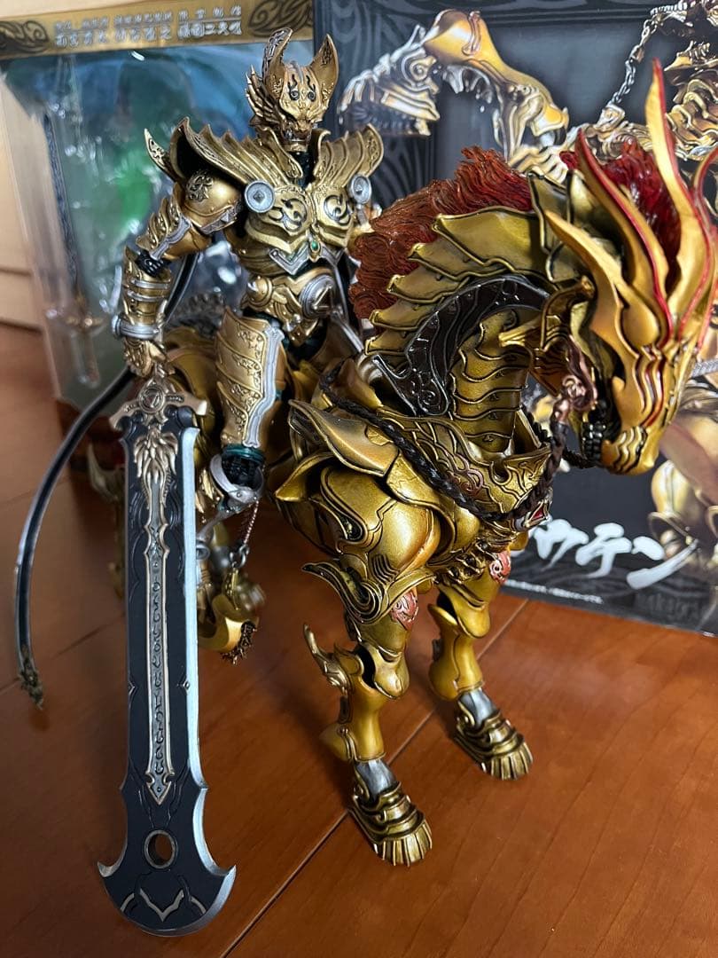 魔戒可動黄金騎士ガロ&魔導馬ゴウテンセット