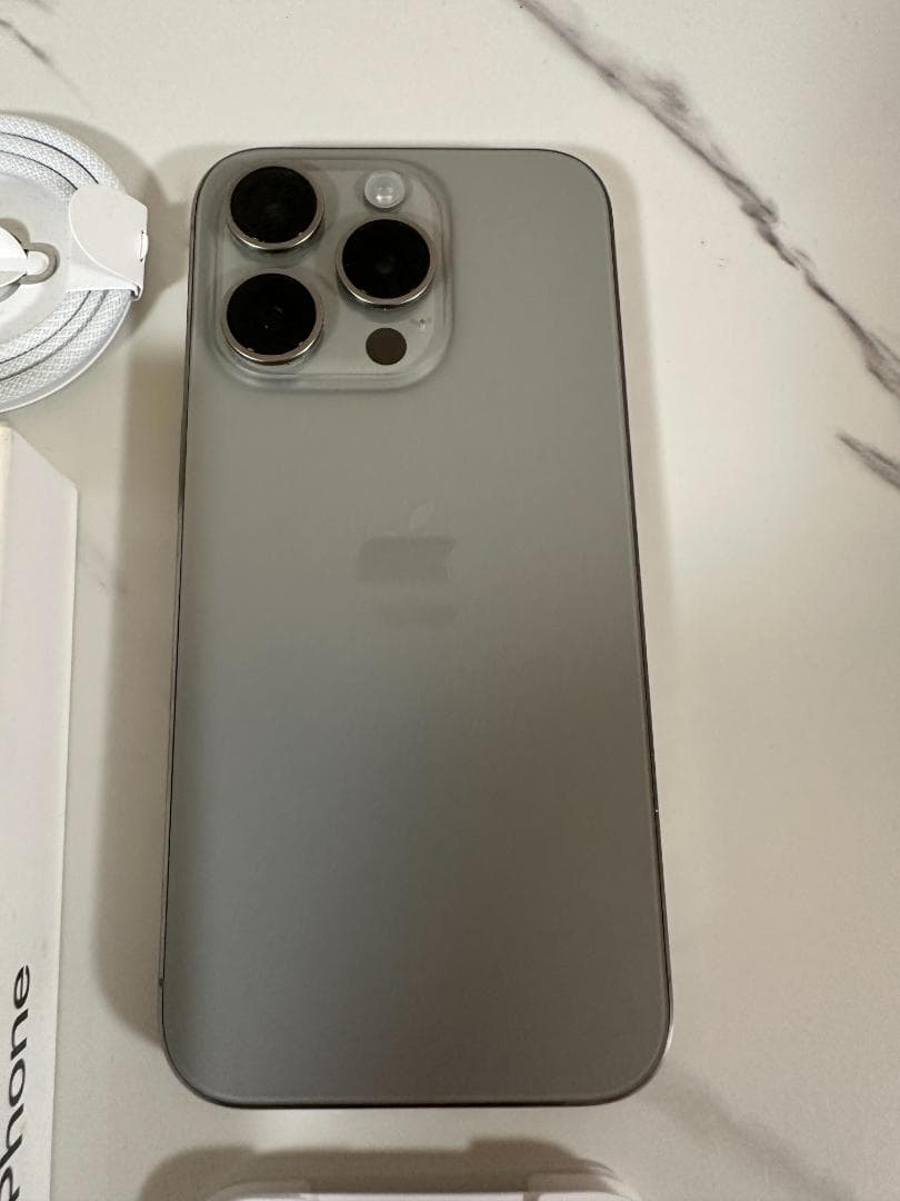 値下★美品★iPhone 15 Pro 本体★（128GB）ナチュラルチタニウム