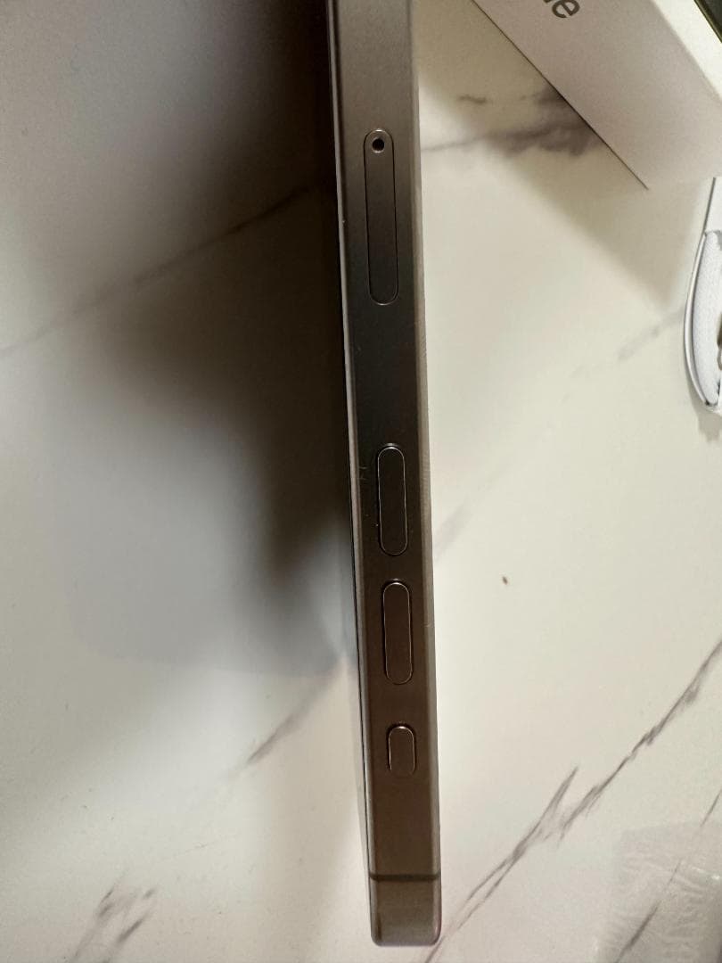 値下★美品★iPhone 15 Pro 本体★（128GB）ナチュラルチタニウム