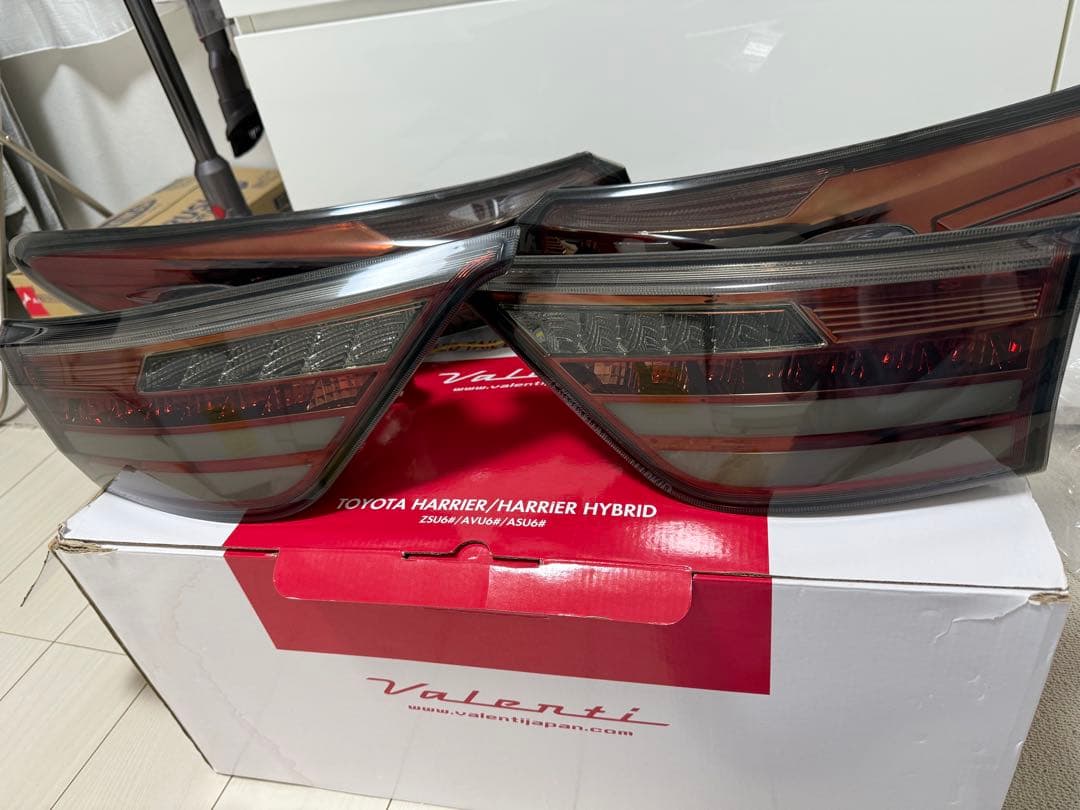 TOYOTA 60系HARRIERヴァレンティLEDテールランプ(限定色)