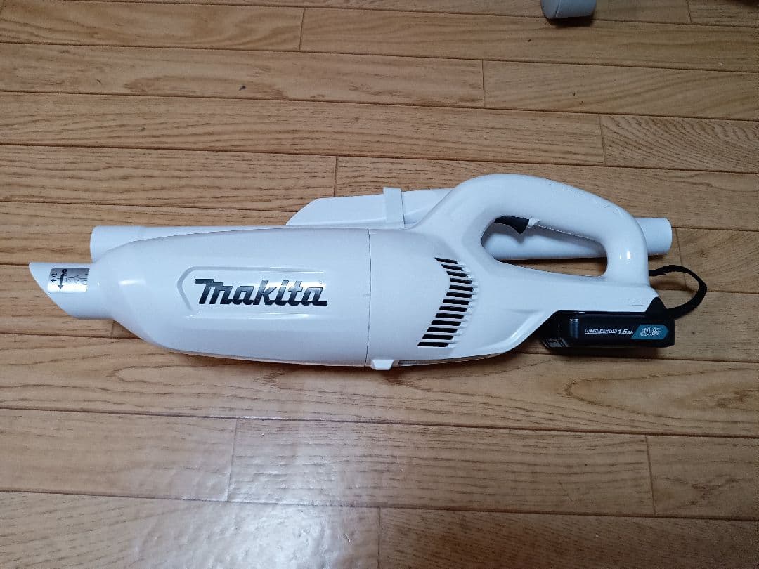 マキタ10.8V充電式クリーナーCL106FD バッテリー、充電器付