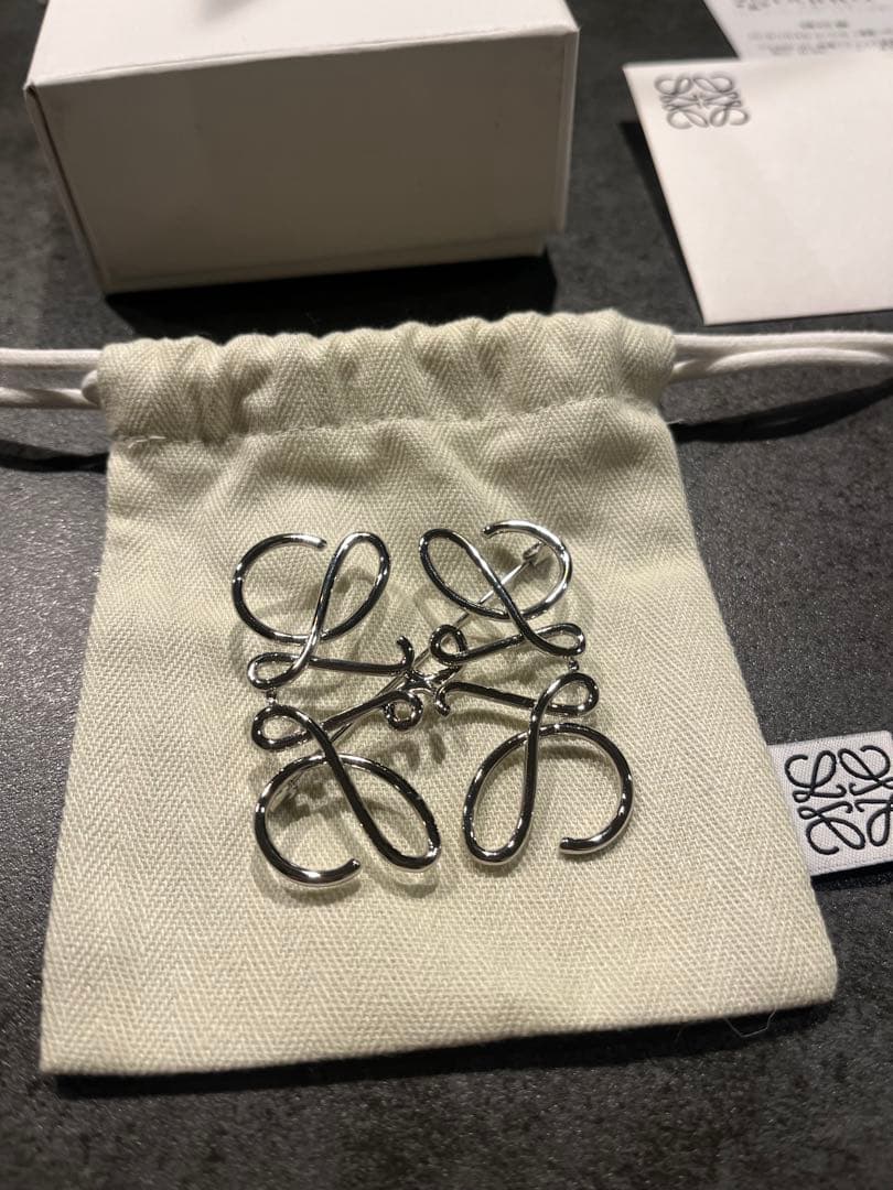 ロエベ LOEWE シルバー　アナグラム　ブローチ