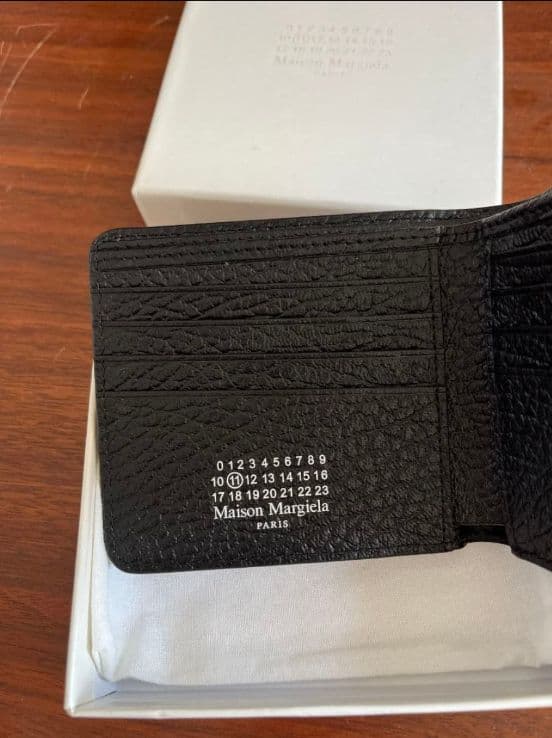 【美品】Maison Margiela ブラック 二つ折り財布