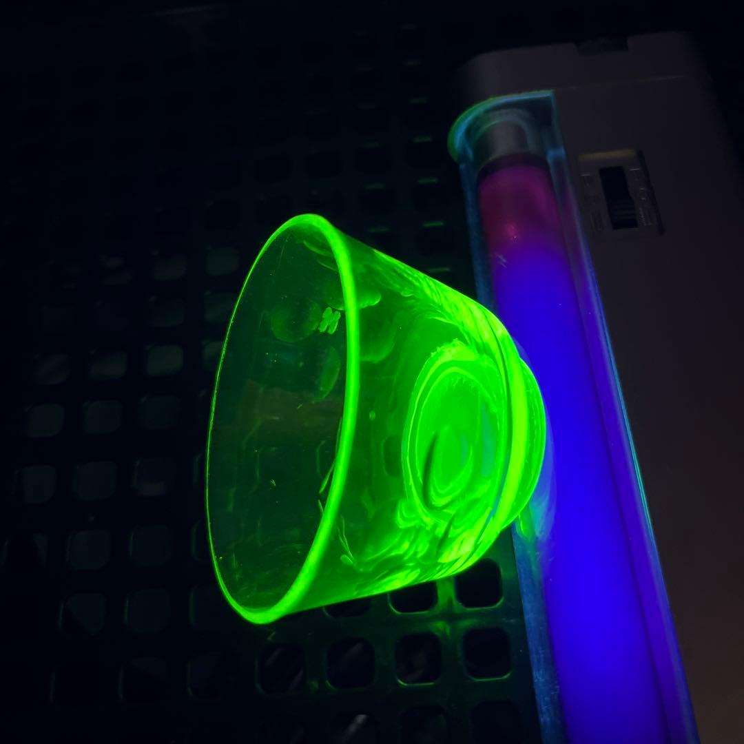 骨董　時代ガラス　切子　花　松葉　黄色　ウランガラス　反り口碗型　盃　猪口　１客