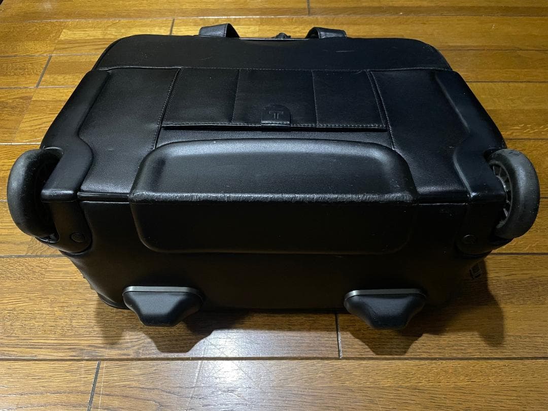 希少質感最高TUMIの良質の本革　TUMI ブラックレザー キャリーケース