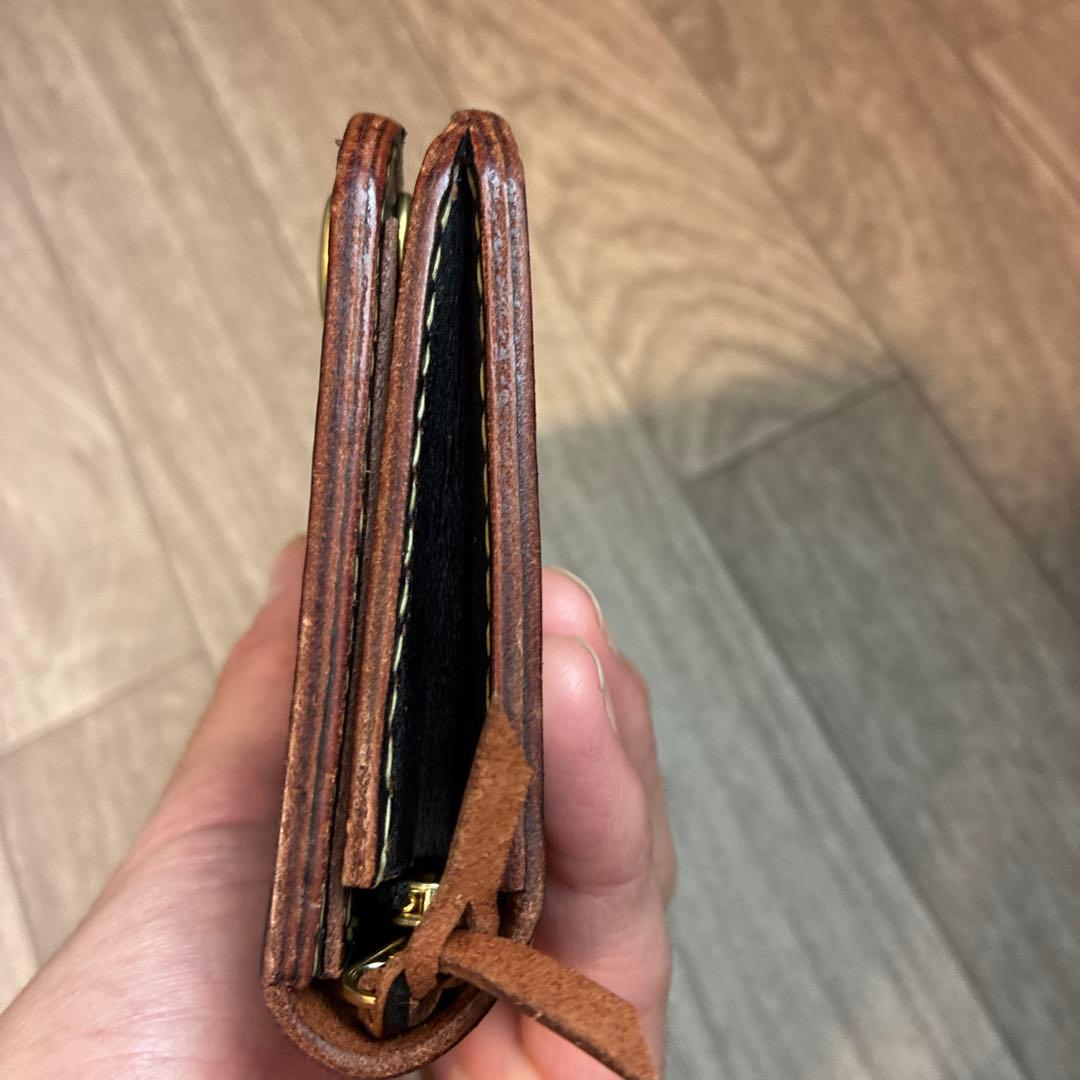 【週末セール】【茶芯ブラック】ミドルトラッカーウォレット真鍮　お札を折らずに収納