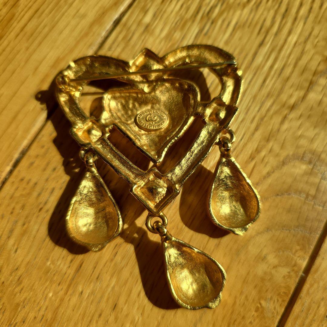 クリスチャンラクロワのハート型ブローチ