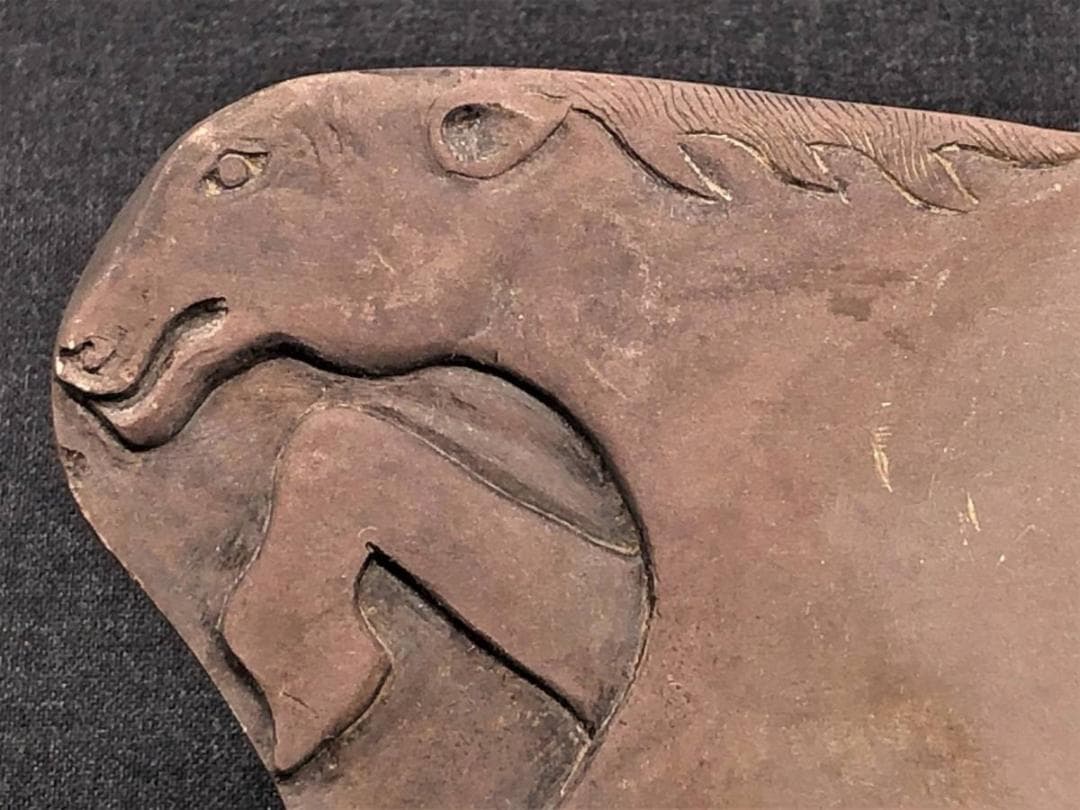 【 中国馬形古硯 】 四字成語「龍馬精神」刻 　澄泥