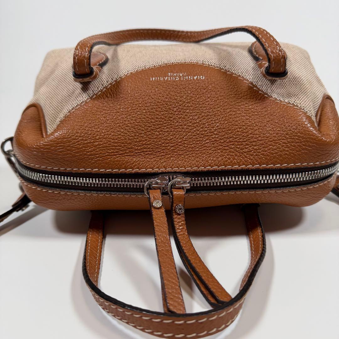 【極美品】ジャンニキアリーニ　ハンドバッグ 2way サファリ　ベージュ