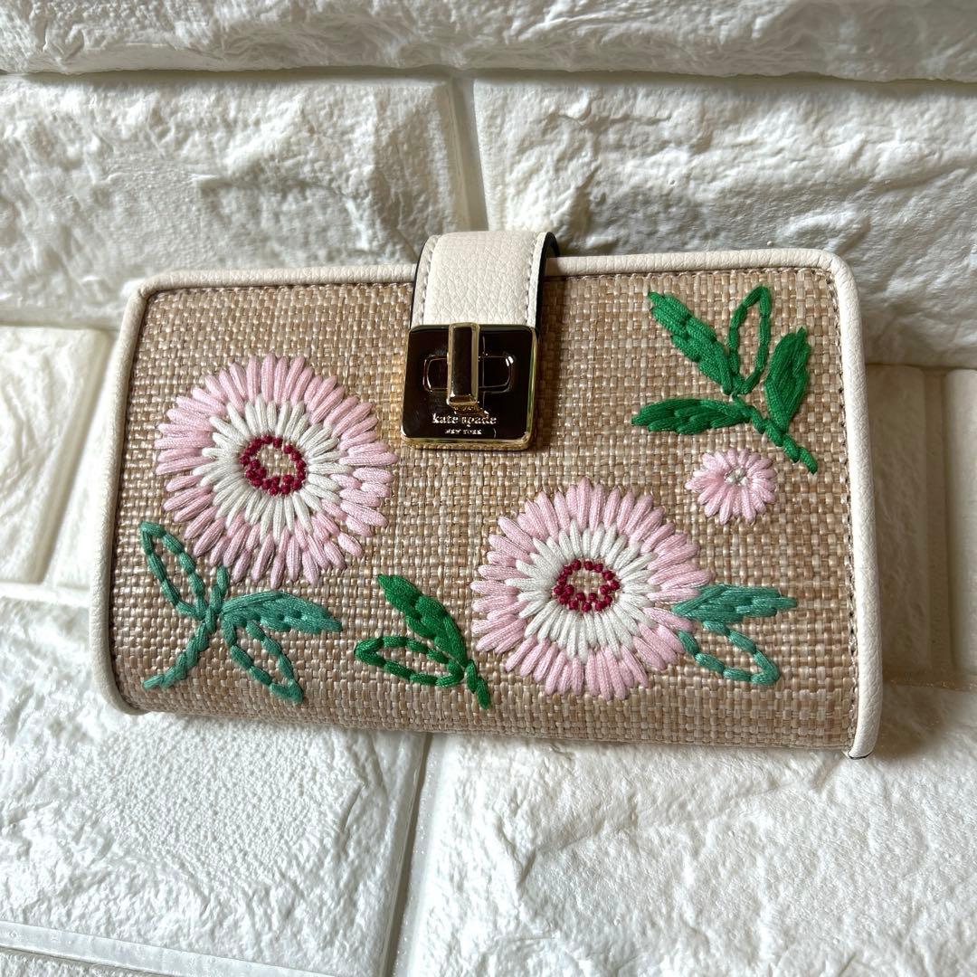kate spade 2つ折り財布 フィービー 花柄　刺繍　ベージュ
