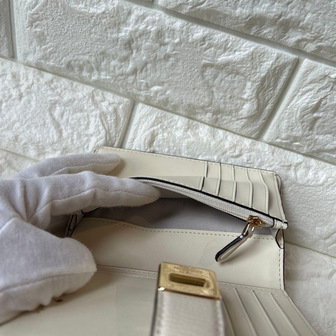 kate spade 2つ折り財布 フィービー 花柄　刺繍　ベージュ