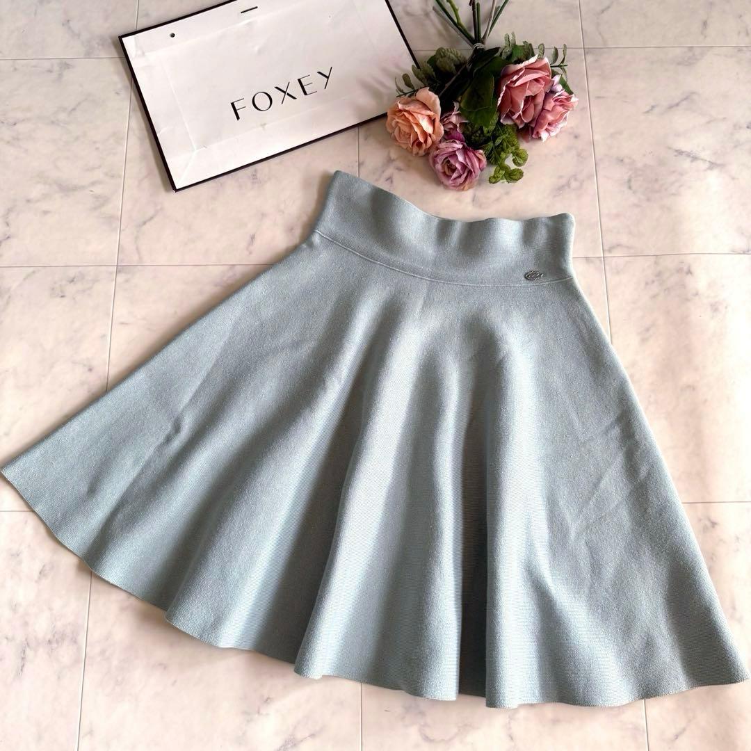 美品★フォクシー ニットフレアスカート ロゴプレート スモーキーブルー 40