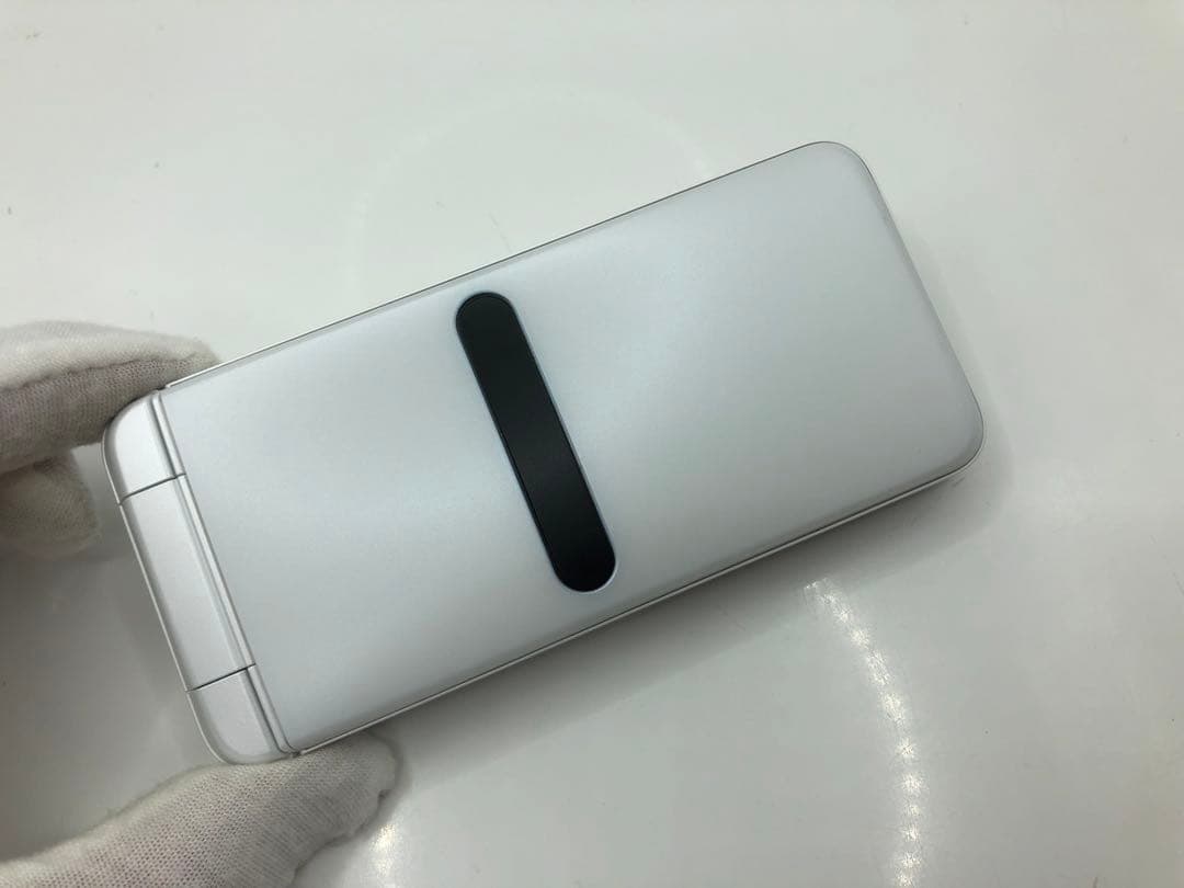 【SIMロック解除済 】au GRATINA KYF42 ホワイト