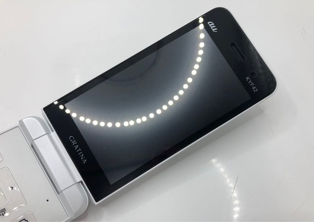 【SIMロック解除済 】au GRATINA KYF42 ホワイト