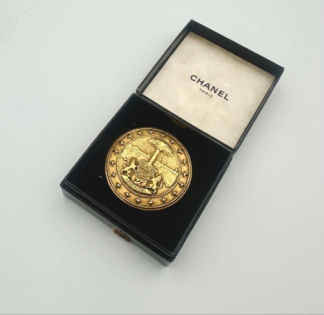 CHANEL ブローチ　1169 ヴィンテージ　GP ライオン　ラウンド　箱付き