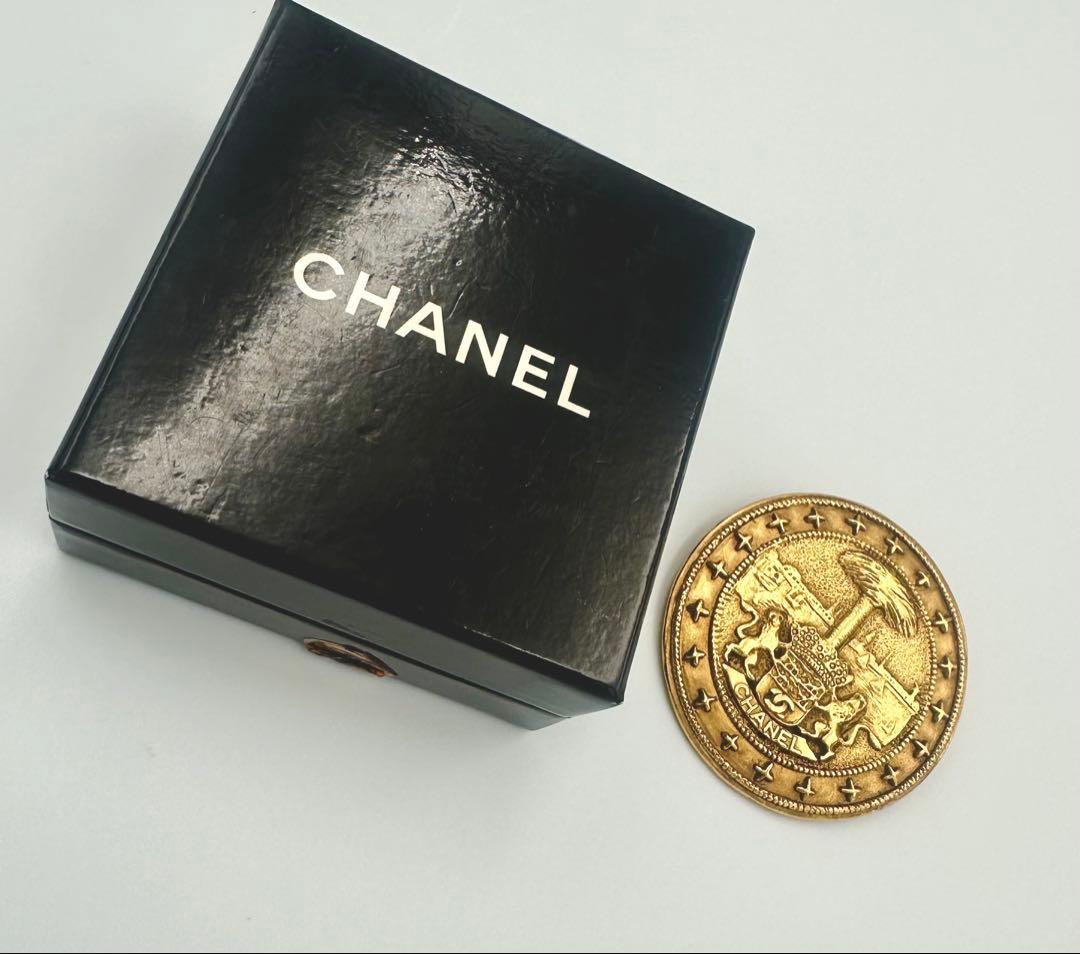CHANEL ブローチ　1169 ヴィンテージ　GP ライオン　ラウンド　箱付き