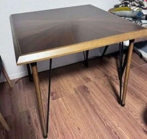 ACME Furniture ダイニングテーブル