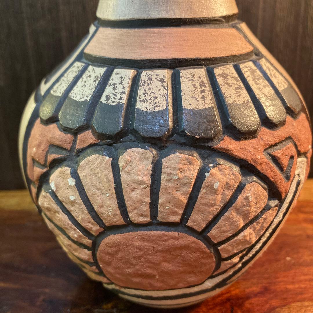 ホピ族 Carla Nampeyo作 コーンメイデン壺