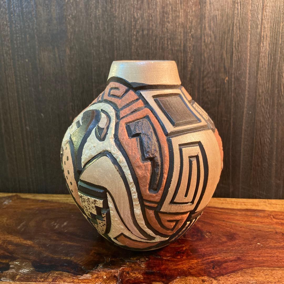 ホピ族 Carla Nampeyo作 コーンメイデン壺