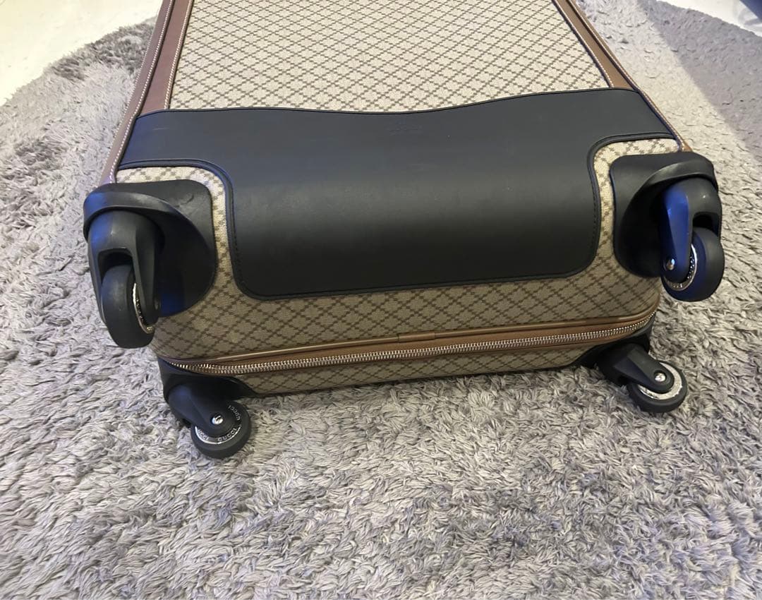 GUCCI ダイヤモンドパターン キャリーケース最大お値引き中！