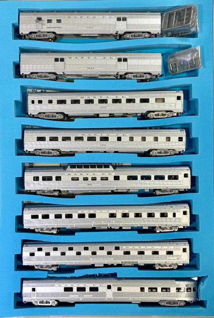 秘・埋蔵品 ”コルゲート客車8両“＆牽引機”PA-1/PB-1“、フル編成モデル
