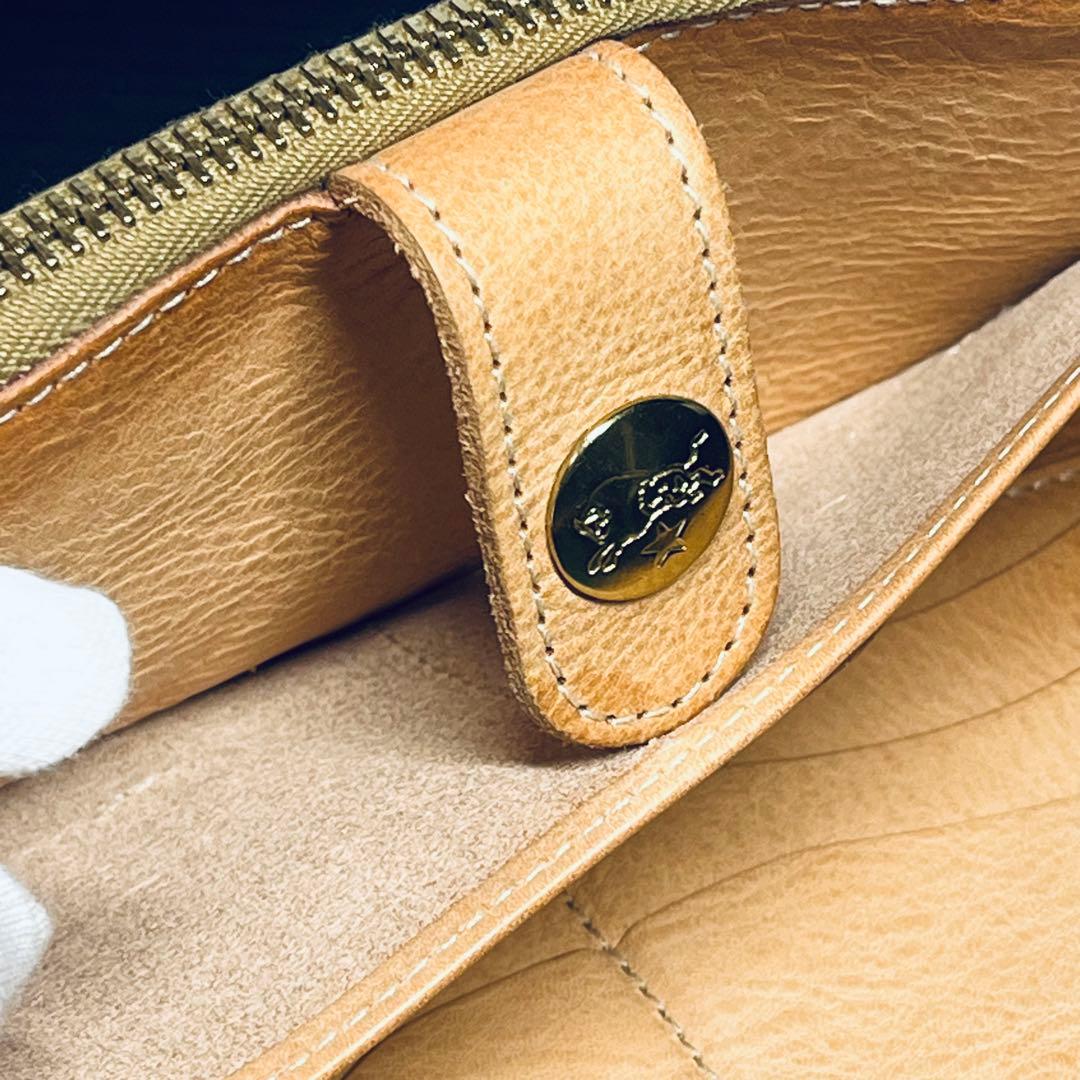 ILBiSONTEコンチョストラップ 二つ折り財布 ヌメナチュラルレザー本革