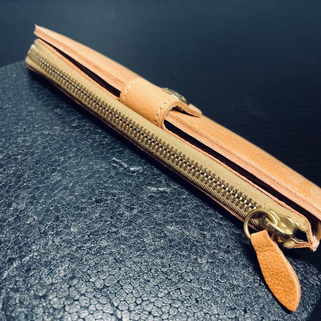 ILBiSONTEコンチョストラップ 二つ折り財布 ヌメナチュラルレザー本革