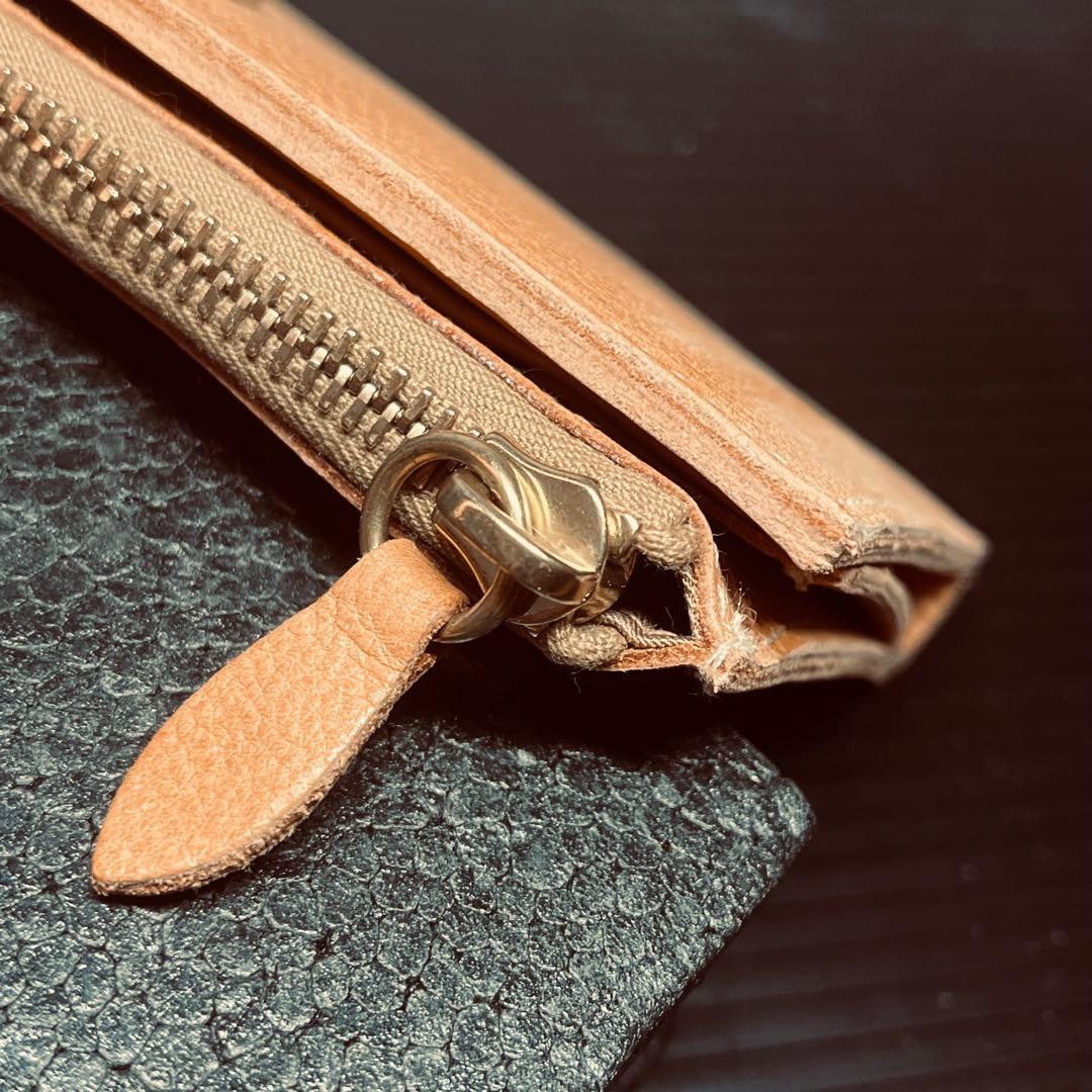 ILBiSONTEコンチョストラップ 二つ折り財布 ヌメナチュラルレザー本革