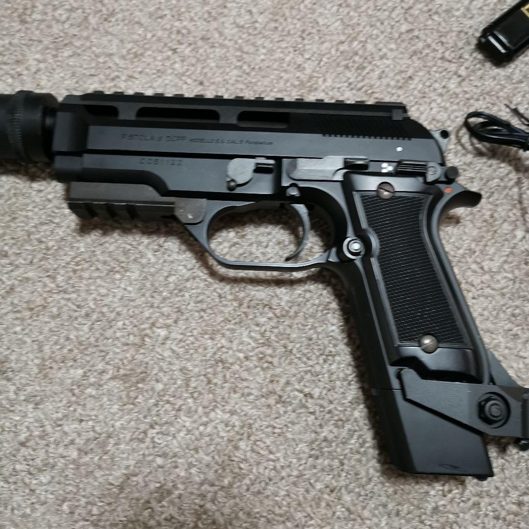 東京マルイ　電動ガン　M93R バッテリー充電器付属