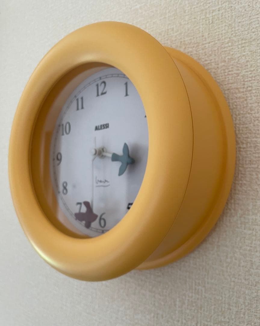 アレッシ　Alessi 壁掛け時計 イエロー　デザイン：マイケル・グレイブス