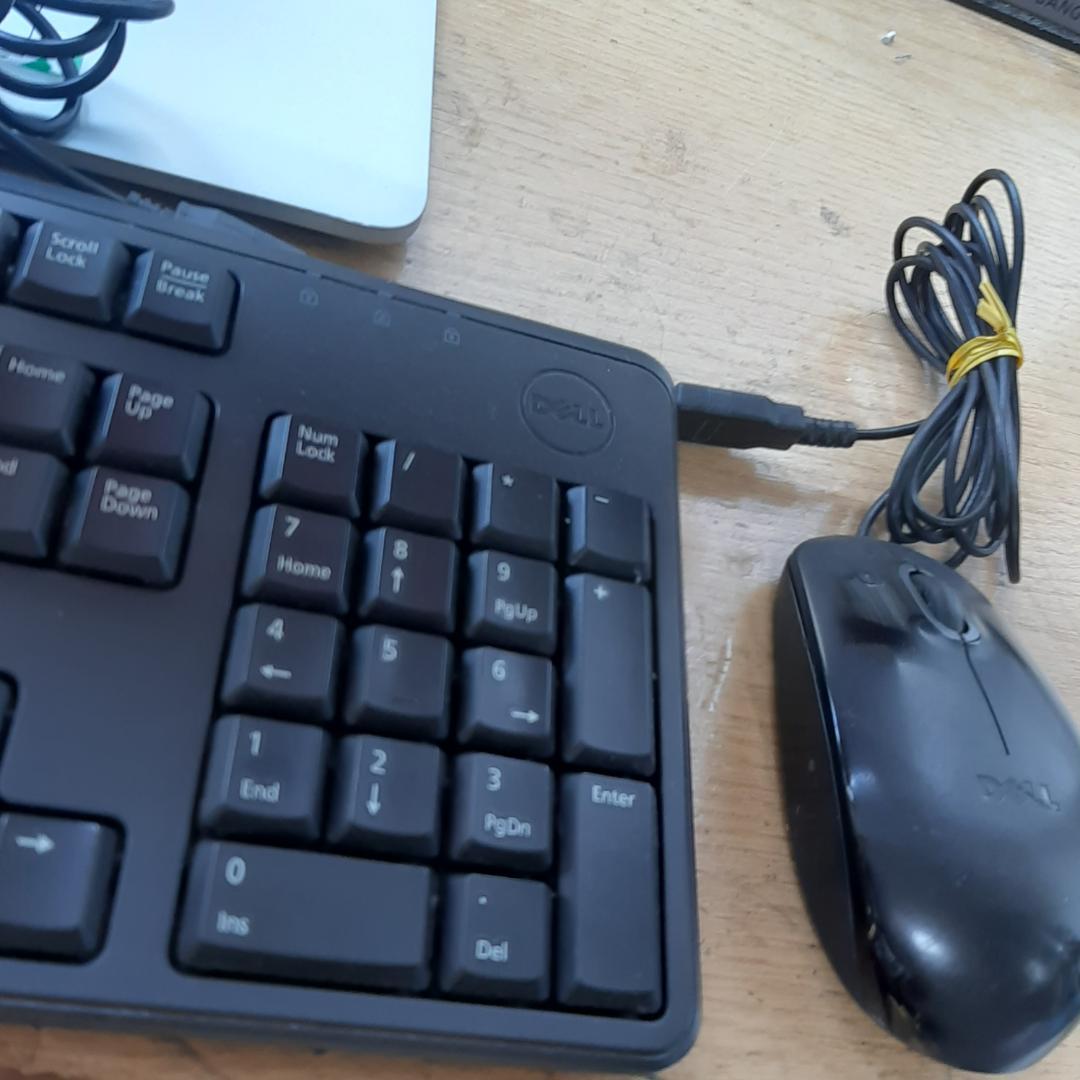 HP 一体型 9世代 i5 256G 8G 1920x1080