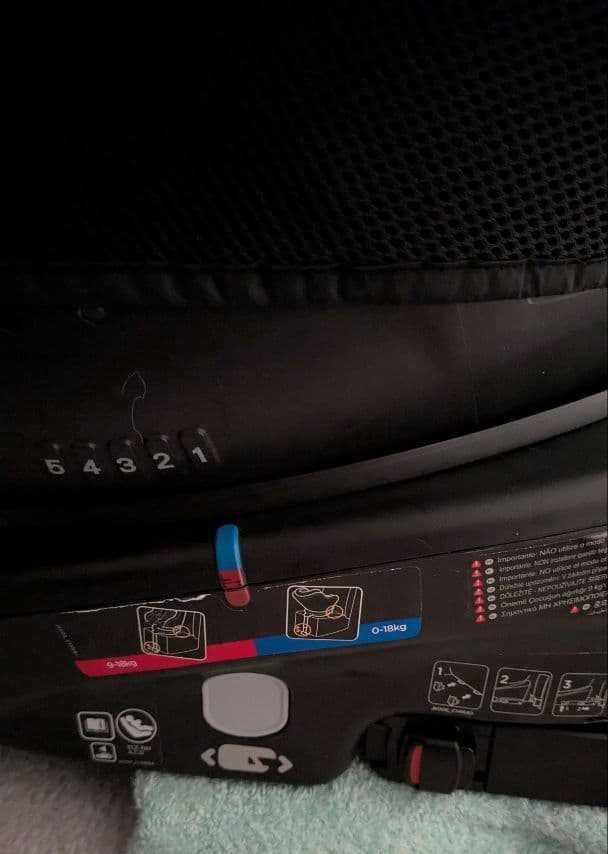 ★本日限定値下げ　KATOJIジョイー アーク360 チャイルドシート