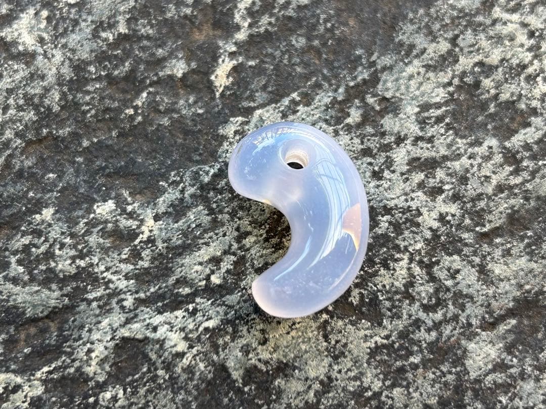 青森産　青メノウ勾玉　錦石