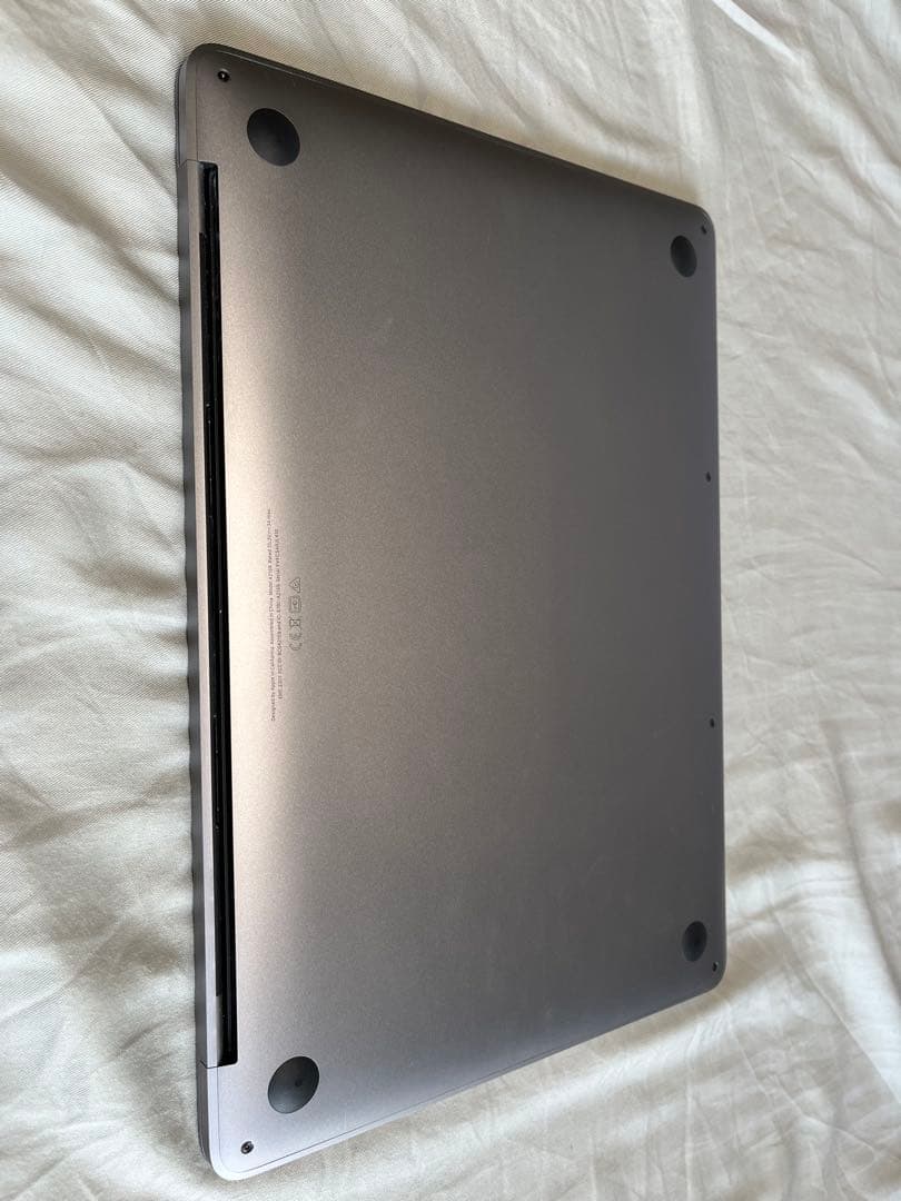MacBook Pro 13inch 2019 付属品完備+Satechiハブ