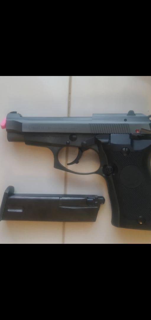 WAベレッタ84FSカーボンブラック、HW。